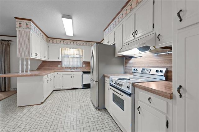 304 Irving Park Drive, Kernersville, NC 27284