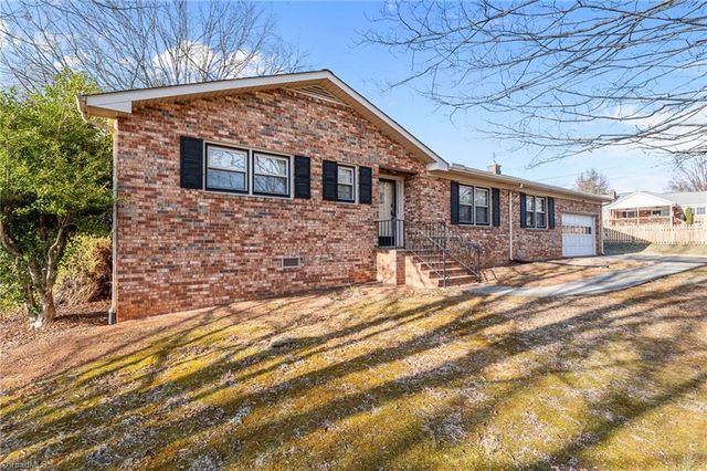 304 Irving Park Drive, Kernersville, NC 27284