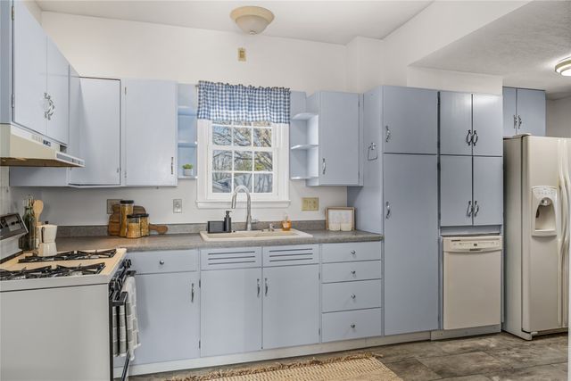 4685 E 46th Street, Des Moines, IA 50317