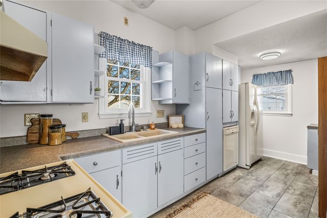 4685 E 46th Street, Des Moines, IA 50317