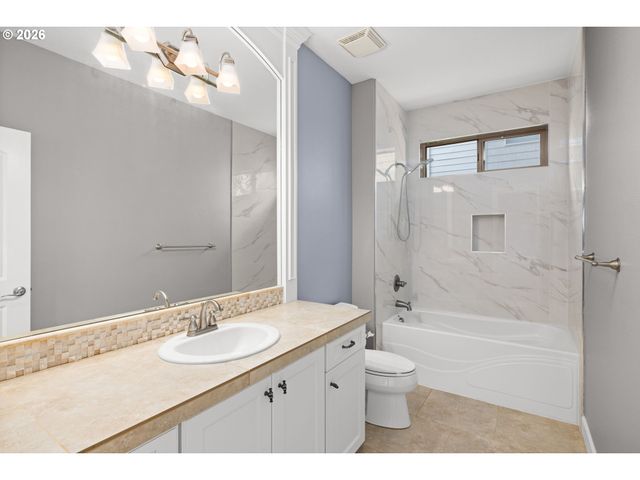 12567 Se VERLIE St, Happy Valley, OR 97086