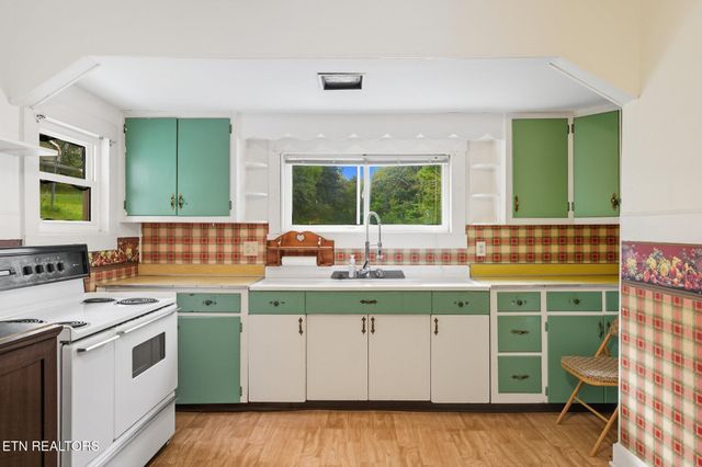 2512 Clearwater Rd, Athens, TN 37303