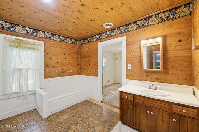 2512 Clearwater Rd, Athens, TN 37303