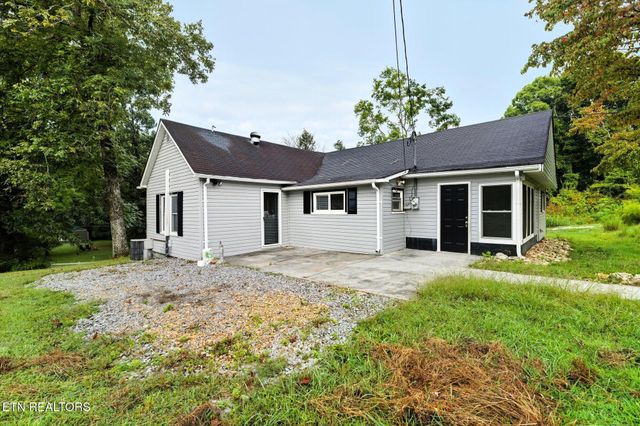 2512 Clearwater Rd, Athens, TN 37303