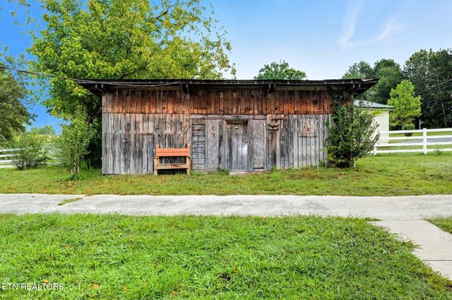 2512 Clearwater Rd, Athens, TN 37303