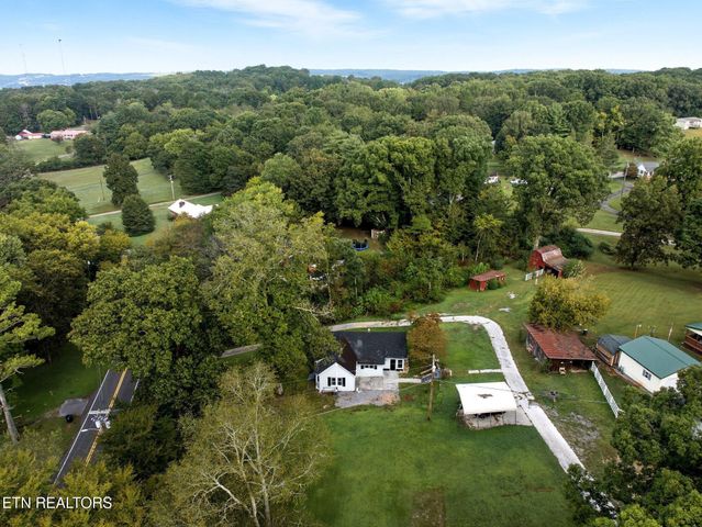 2512 Clearwater Rd, Athens, TN 37303