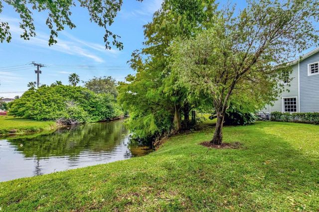 1020 CRYSTAL Way M, Delray Beach, FL 33444