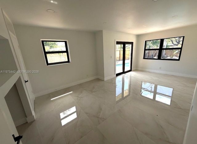 4021 NE 17th Ter, Oakland Park, FL 33334