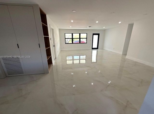 4021 NE 17th Ter, Oakland Park, FL 33334