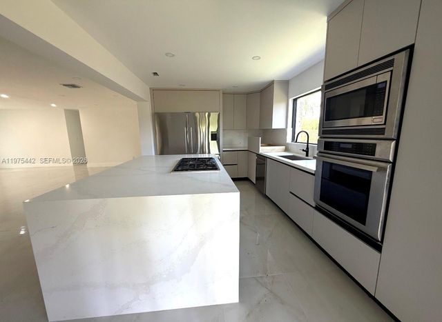 4021 NE 17th Ter, Oakland Park, FL 33334