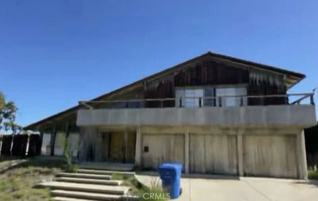 16986 Encino Hills Drive, Encino, CA 91436