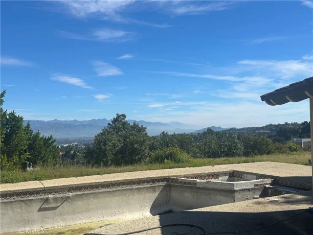 16986 Encino Hills Drive, Encino, CA 91436