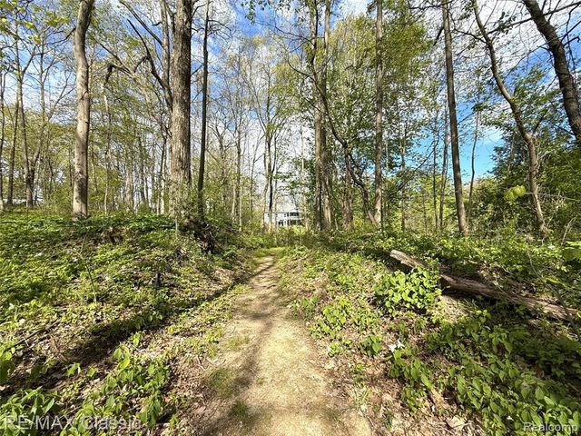 3699 Old Plank Road, Milford, MI 48381