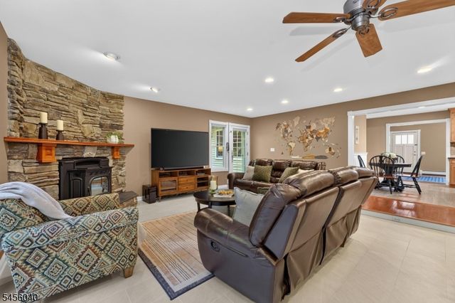 70 Old Mountain Rd, Clinton Twp., NJ 08833