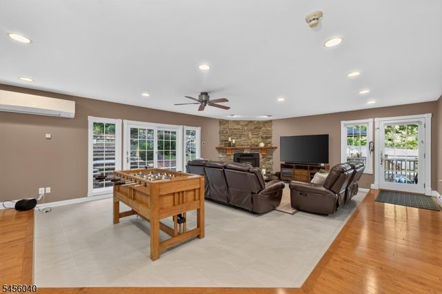 70 Old Mountain Rd, Clinton Twp., NJ 08833