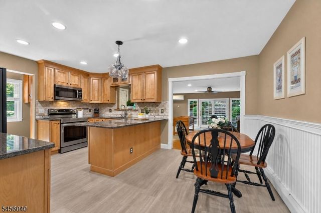 70 Old Mountain Rd, Clinton Twp., NJ 08833