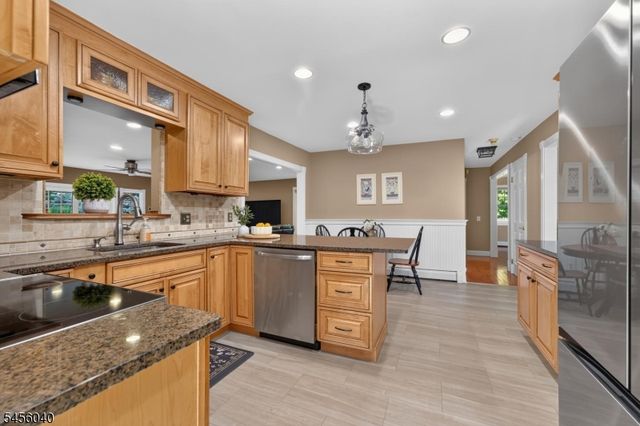 70 Old Mountain Rd, Clinton Twp., NJ 08833