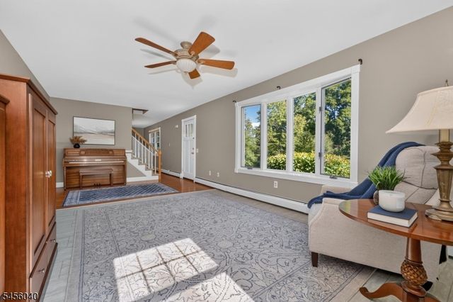 70 Old Mountain Rd, Clinton Twp., NJ 08833