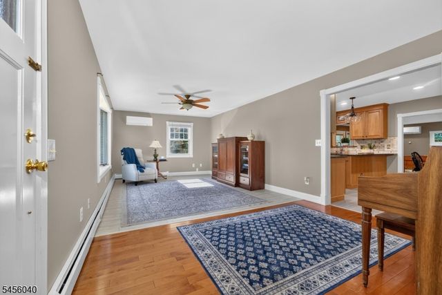 70 Old Mountain Rd, Clinton Twp., NJ 08833