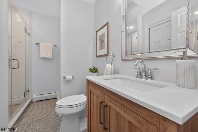 70 Old Mountain Rd, Clinton Twp., NJ 08833