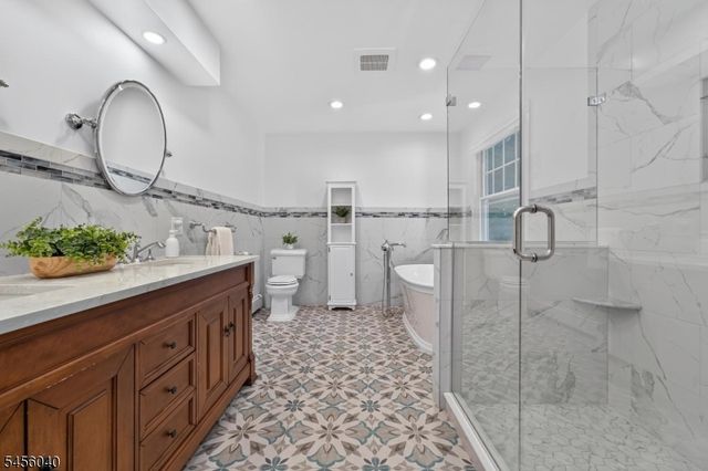 70 Old Mountain Rd, Clinton Twp., NJ 08833