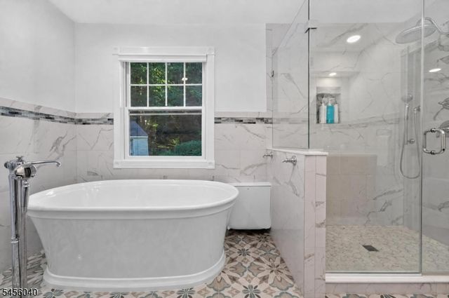 70 Old Mountain Rd, Clinton Twp., NJ 08833