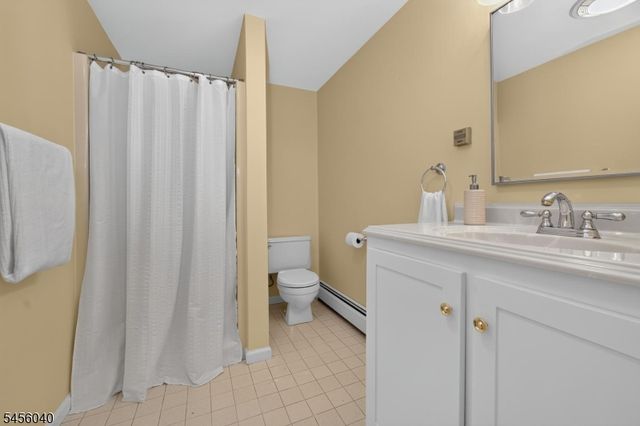 70 Old Mountain Rd, Clinton Twp., NJ 08833