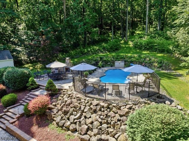 70 Old Mountain Rd, Clinton Twp., NJ 08833