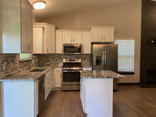 9915 Wayne Road, Livonia, MI 48150