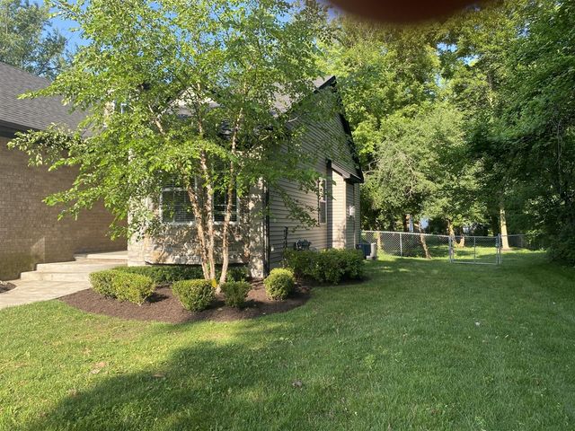 9915 Wayne Road, Livonia, MI 48150