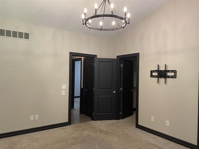 9915 Wayne Road, Livonia, MI 48150