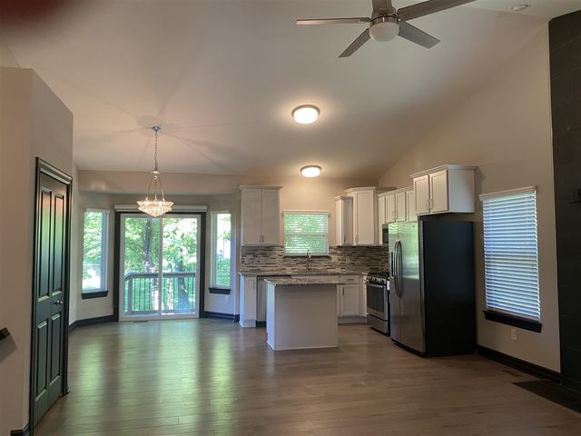 9915 Wayne Road, Livonia, MI 48150