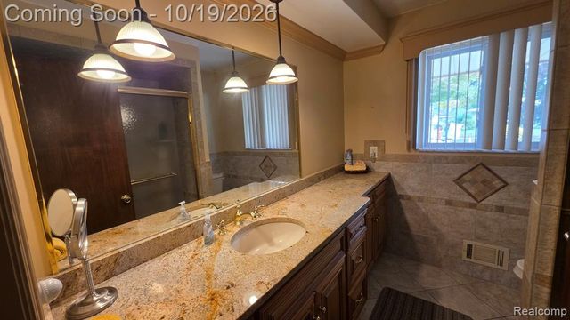 2351 Alexander Drive, Troy, MI 48083