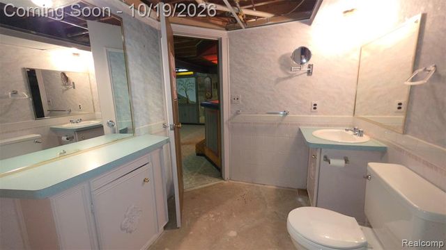 2351 Alexander Drive, Troy, MI 48083