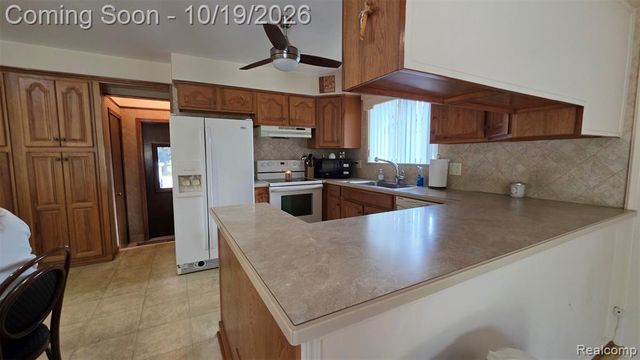 2351 Alexander Drive, Troy, MI 48083