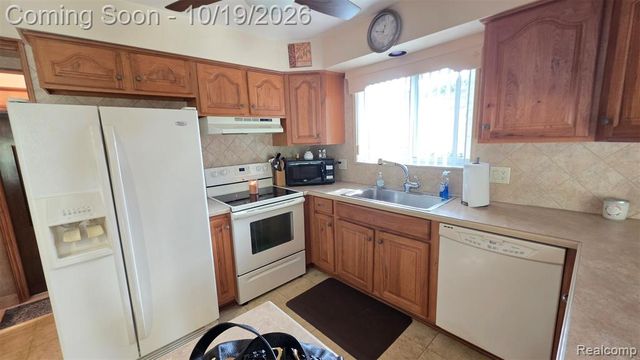 2351 Alexander Drive, Troy, MI 48083