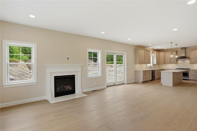 413 New River Road, Lincoln, RI 02838