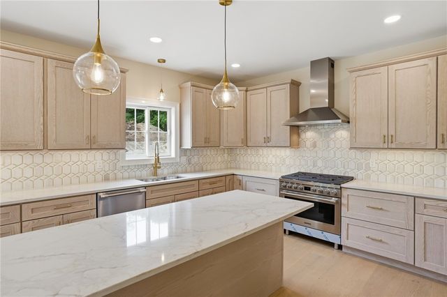 413 New River Road, Lincoln, RI 02838