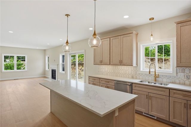 413 New River Road, Lincoln, RI 02838
