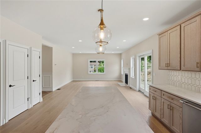 413 New River Road, Lincoln, RI 02838