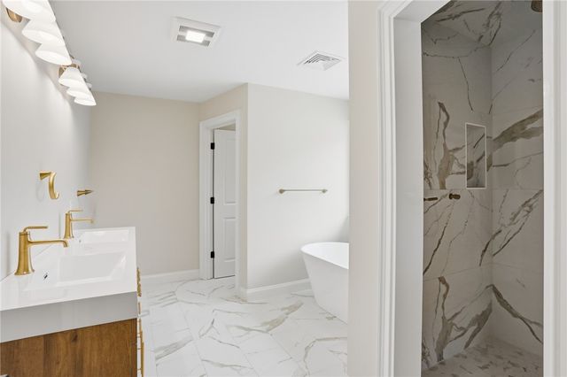 413 New River Road, Lincoln, RI 02838