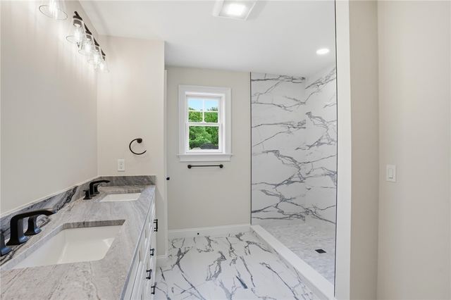413 New River Road, Lincoln, RI 02838