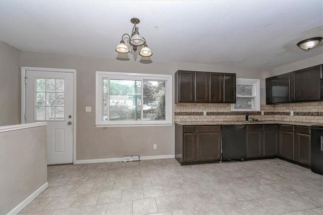 3035 ENGLEWOOD Terrace, Independence, MO 64052