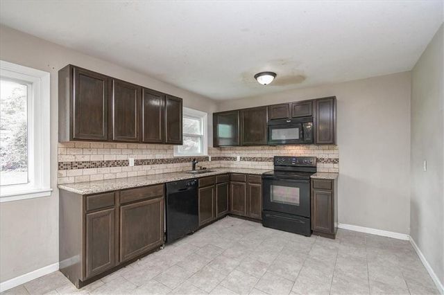 3035 ENGLEWOOD Terrace, Independence, MO 64052