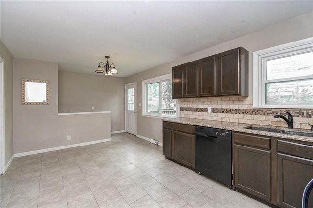 3035 ENGLEWOOD Terrace, Independence, MO 64052