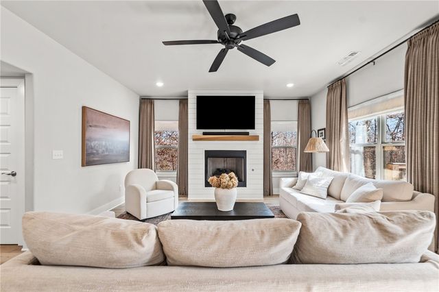 8 Rath Drive, Bella Vista, AR 72715