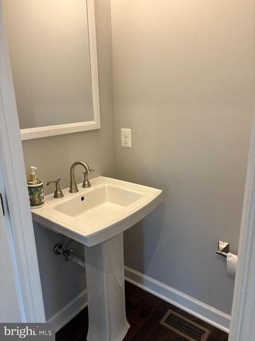 6445 FIRST ST, Alexandria, VA 22312