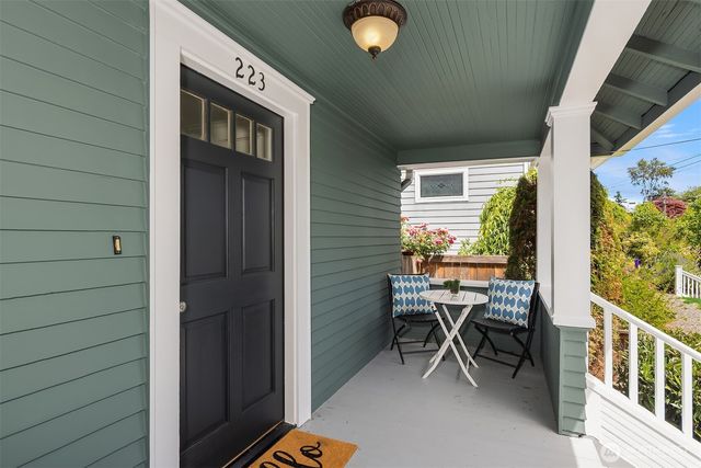 223 29th Avenue E, Seattle, WA 98112