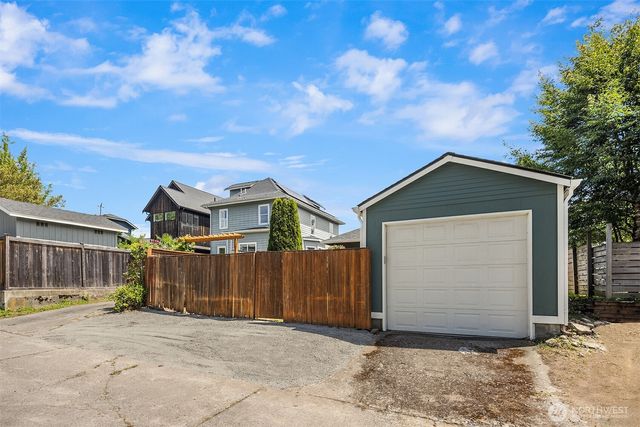 223 29th Avenue E, Seattle, WA 98112