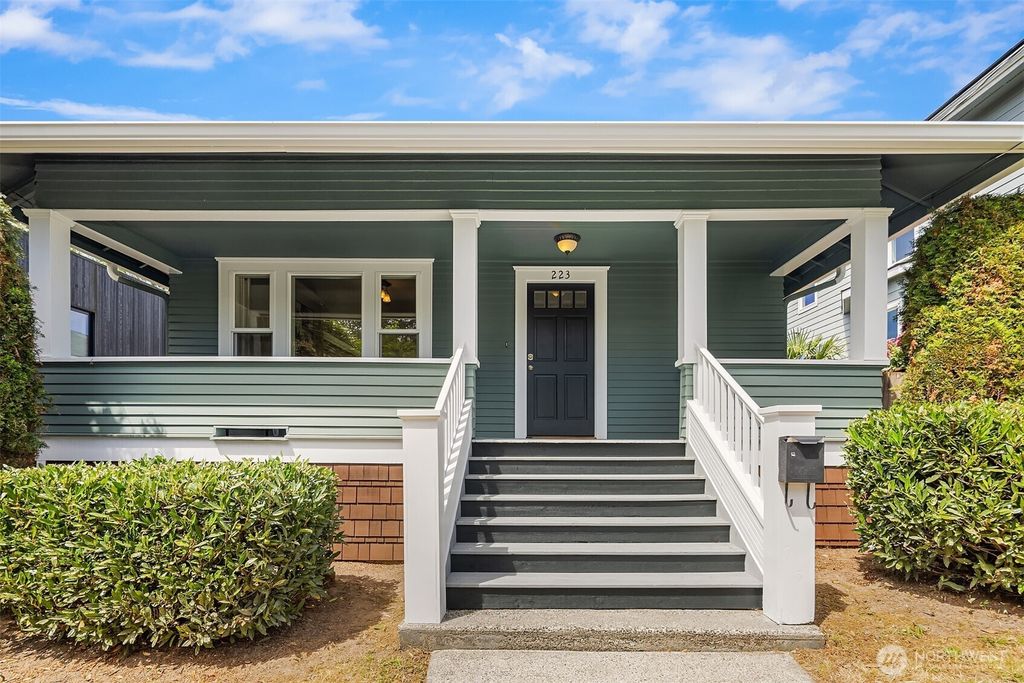 223 29th Avenue E, Seattle, WA 98112